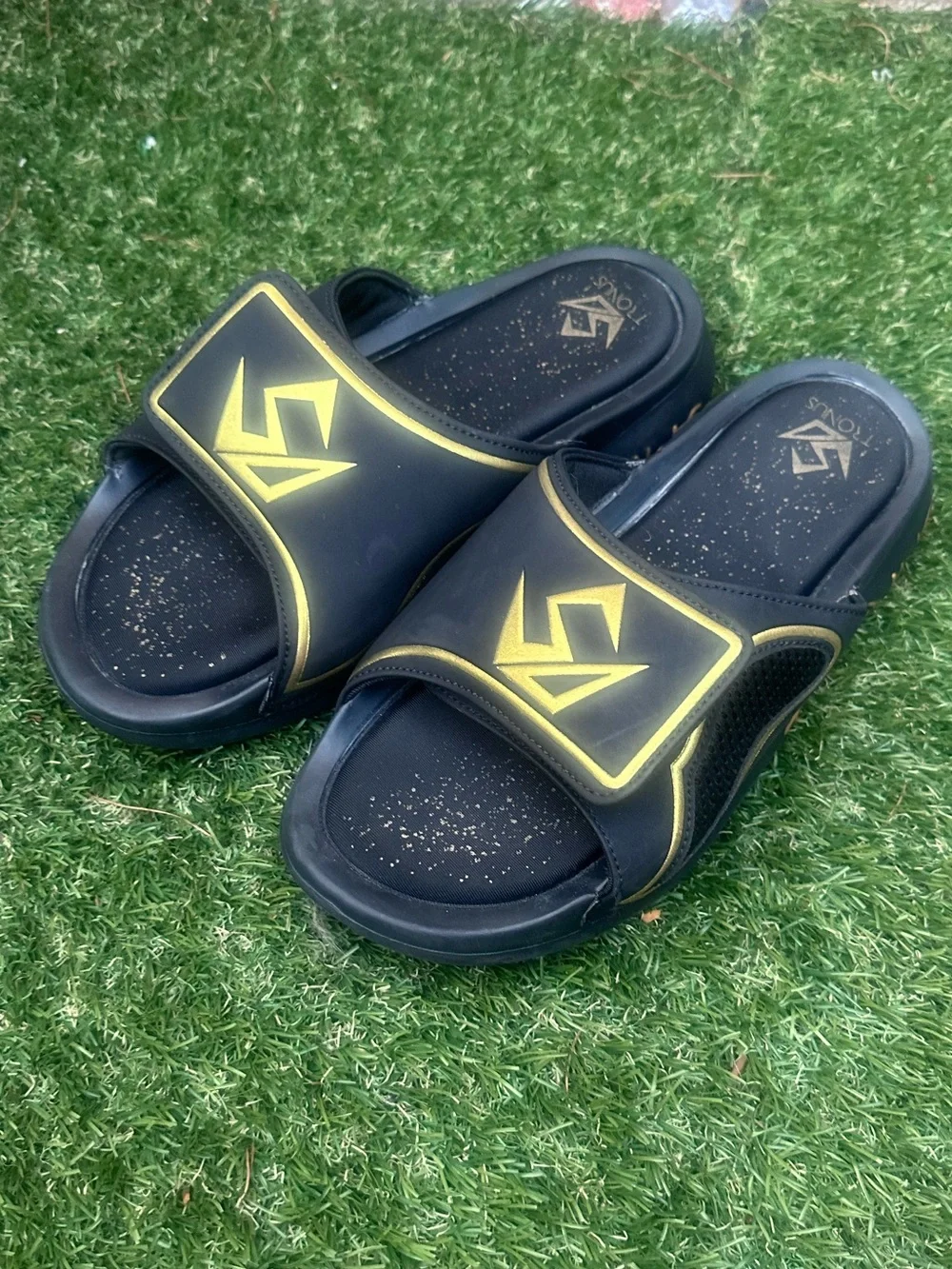 Tronus black pool